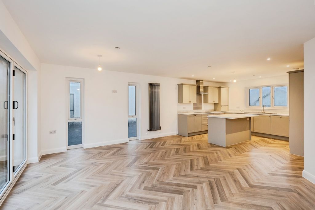 Property photo 3 of 13 Pbox-Img.Jpg