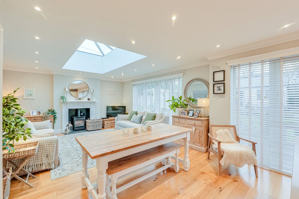 Property photo 3 of 43