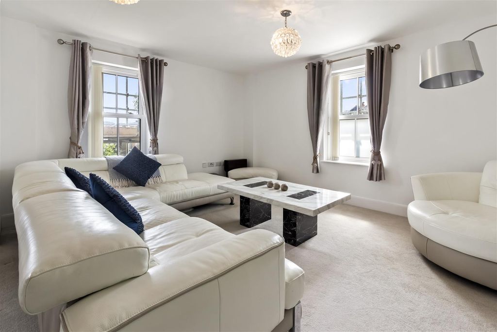 Property photo 3 of 20 10 Wrysdale Court-002.Jpg