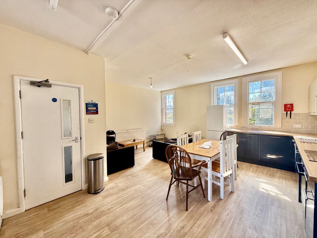 Property photo 2 of 12 Image