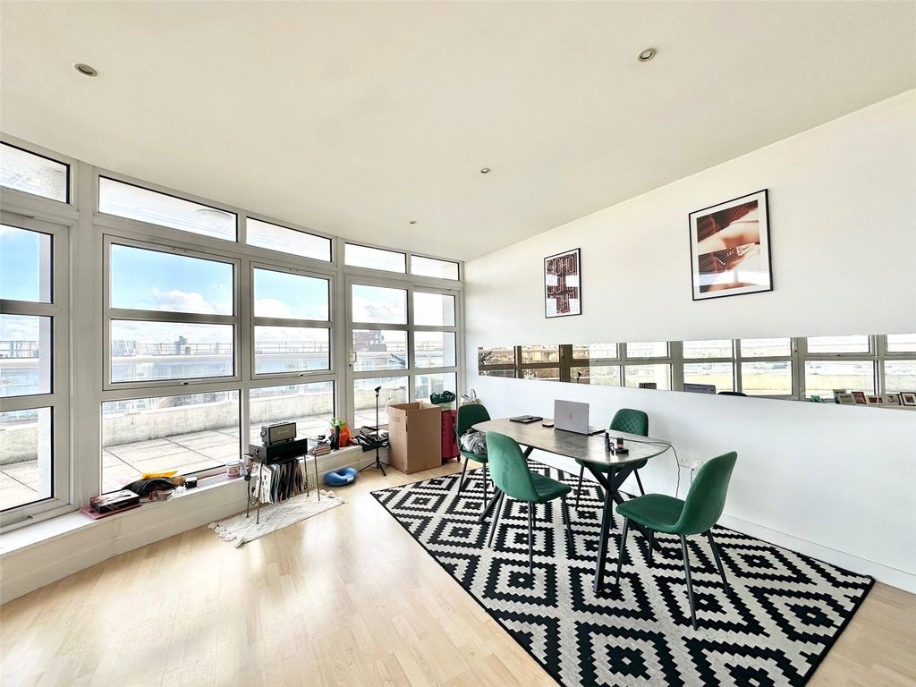 Property photo 3 of 19 Picture No. 17