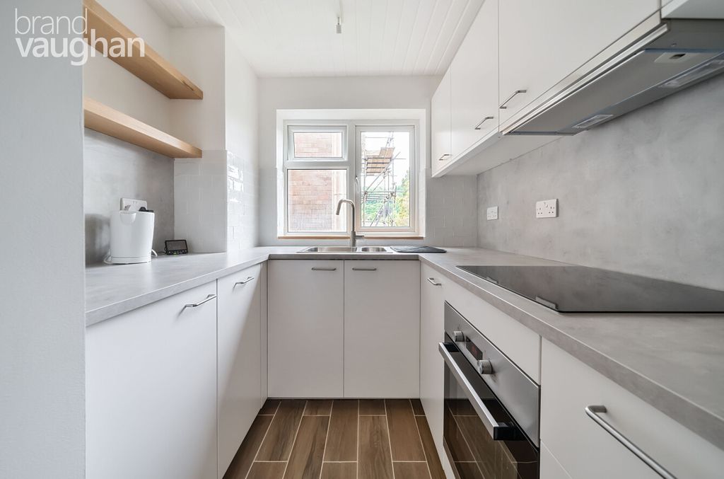 Property photo 2 of 9 Kitchen