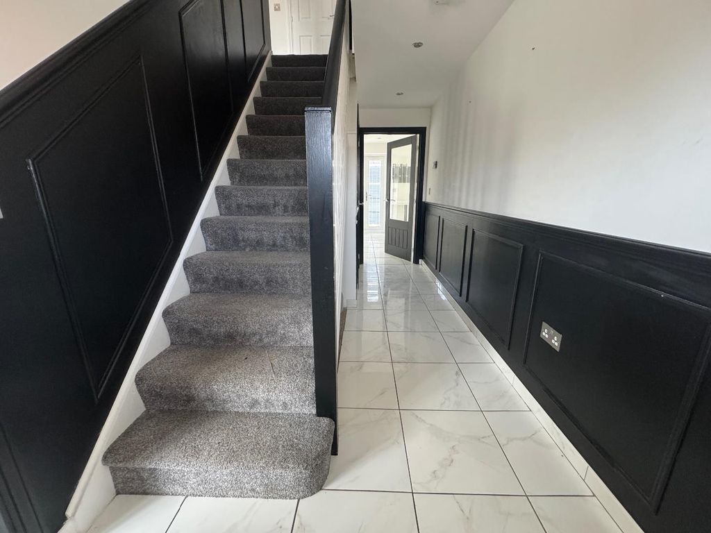 Property photo 3 of 12 Hallway