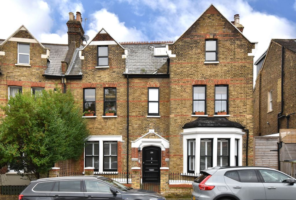 Property photo 2 of 11