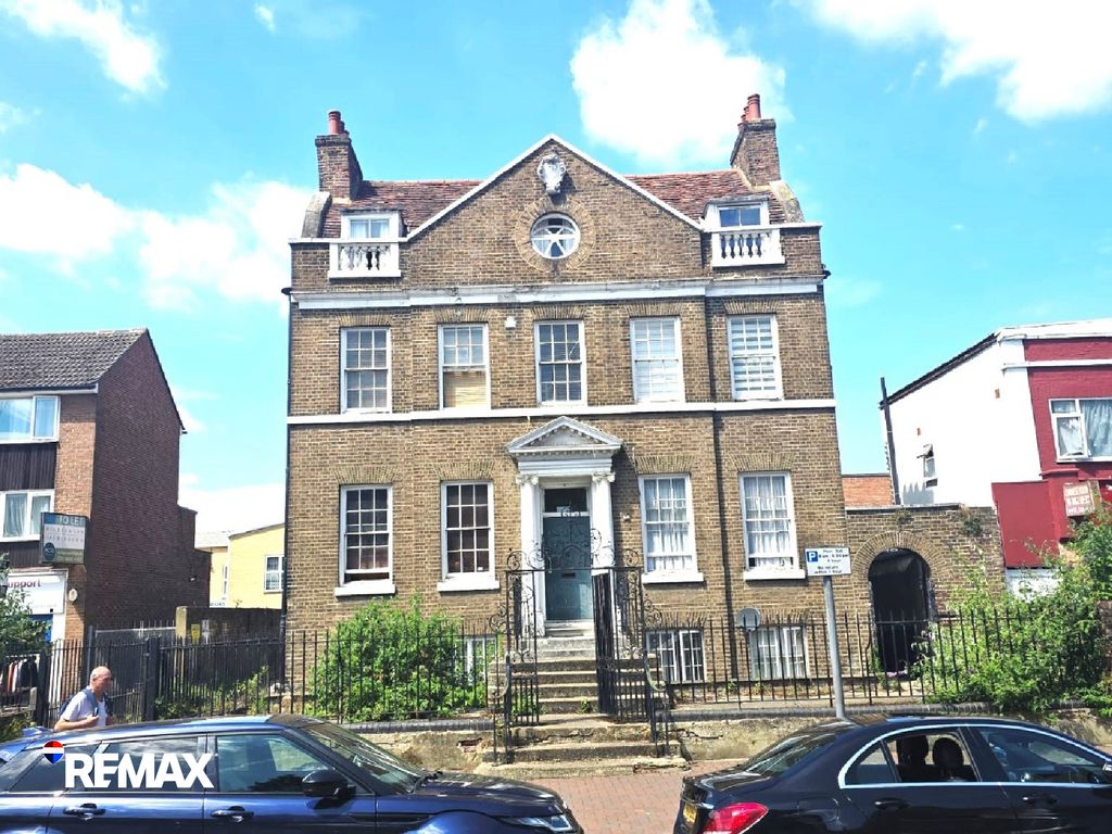 Property photo 1 of 8