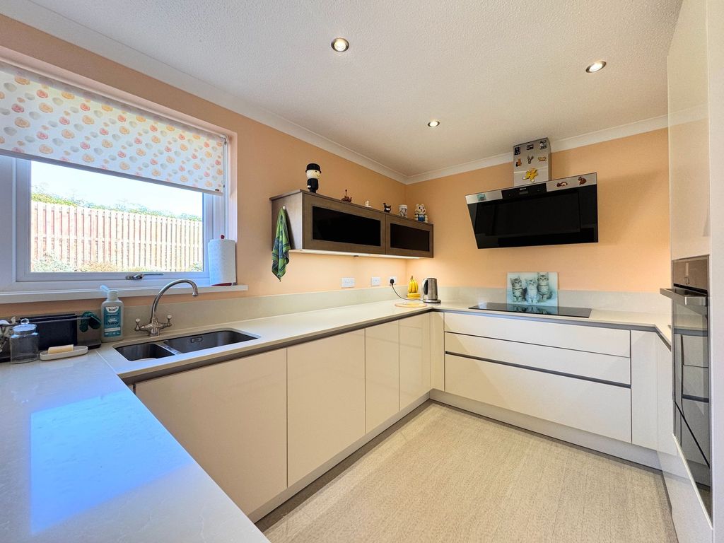 Property photo 3 of 30 Kitchen Diner