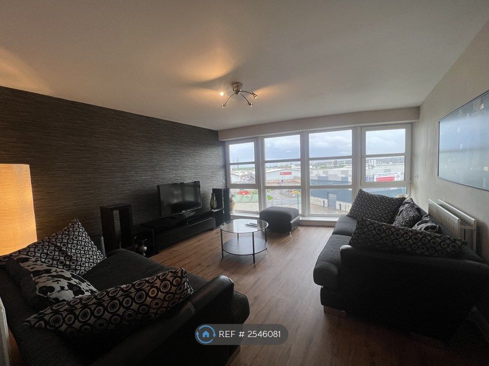 Property photo 3 of 16 Living Room