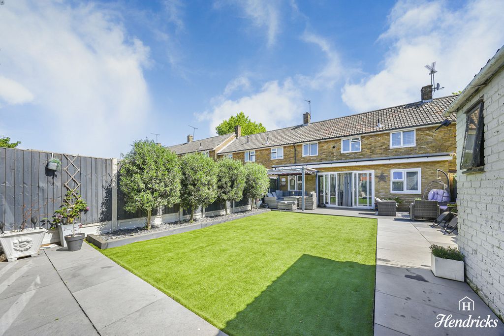 Property photo 2 of 33