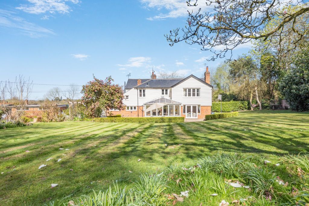 Property photo 1 of 19 Perry Leigh