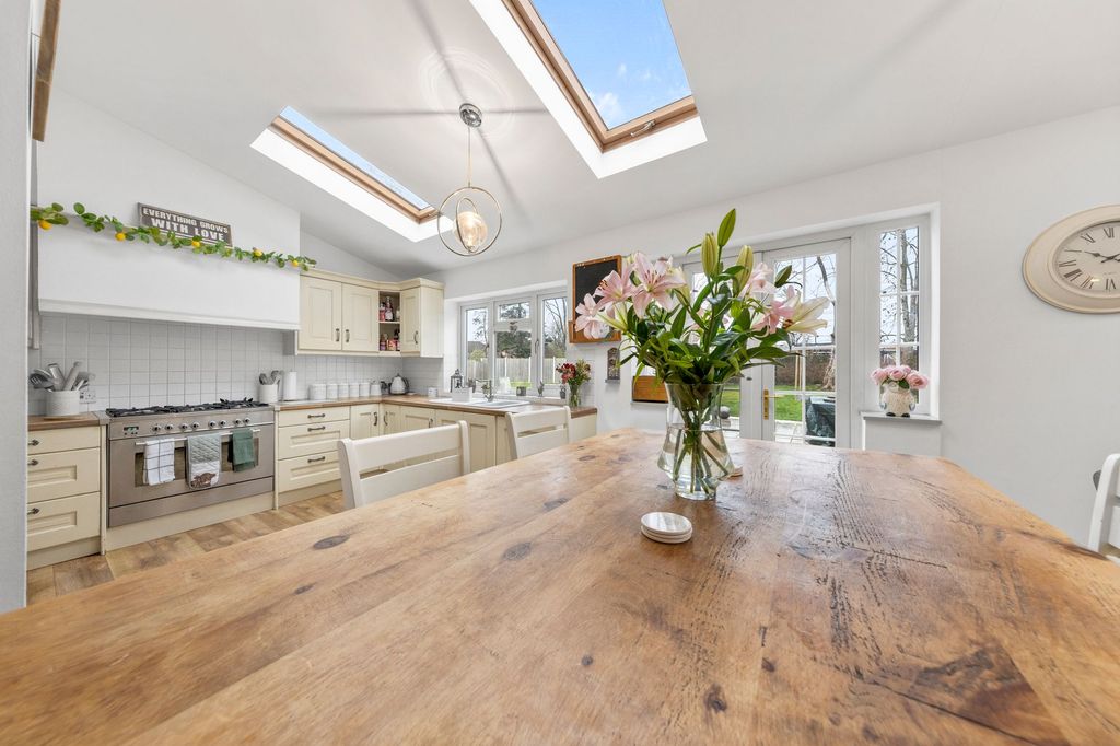 Property photo 3 of 27