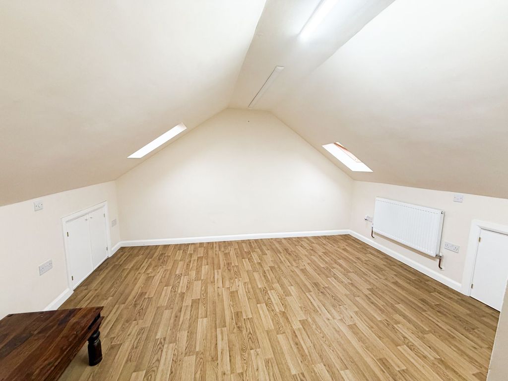 Property photo 2 of 5 Lea Bridge Road E10