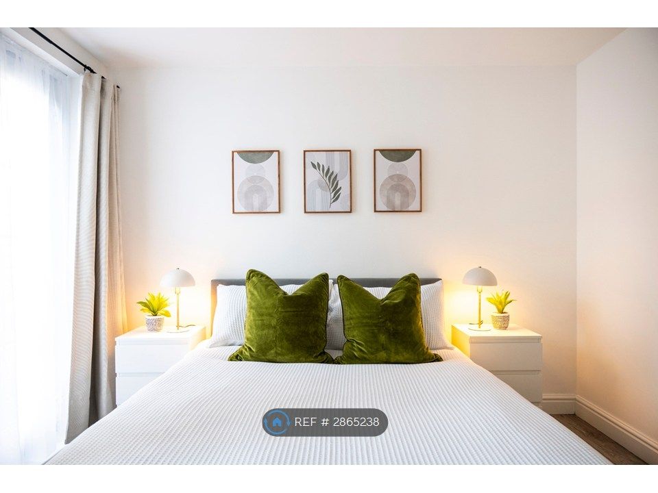 Property photo 3 of 32 Bedroom 1