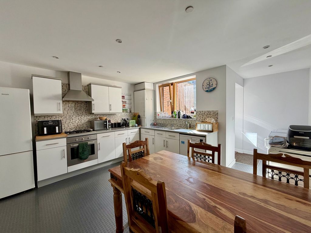 Property photo 2 of 8 Kitchen/Diner