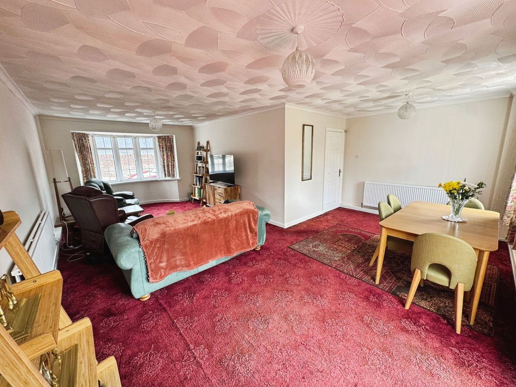 Property photo 2 of 28