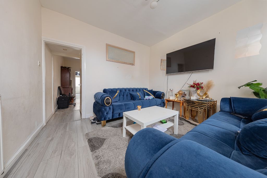 Property photo 3 of 27