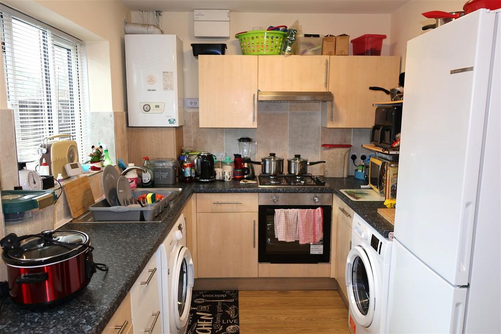 Property photo 3 of 7 Kitchen