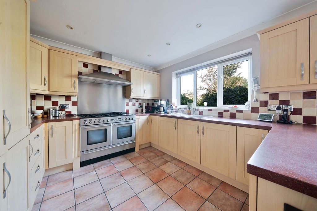 Property photo 3 of 32