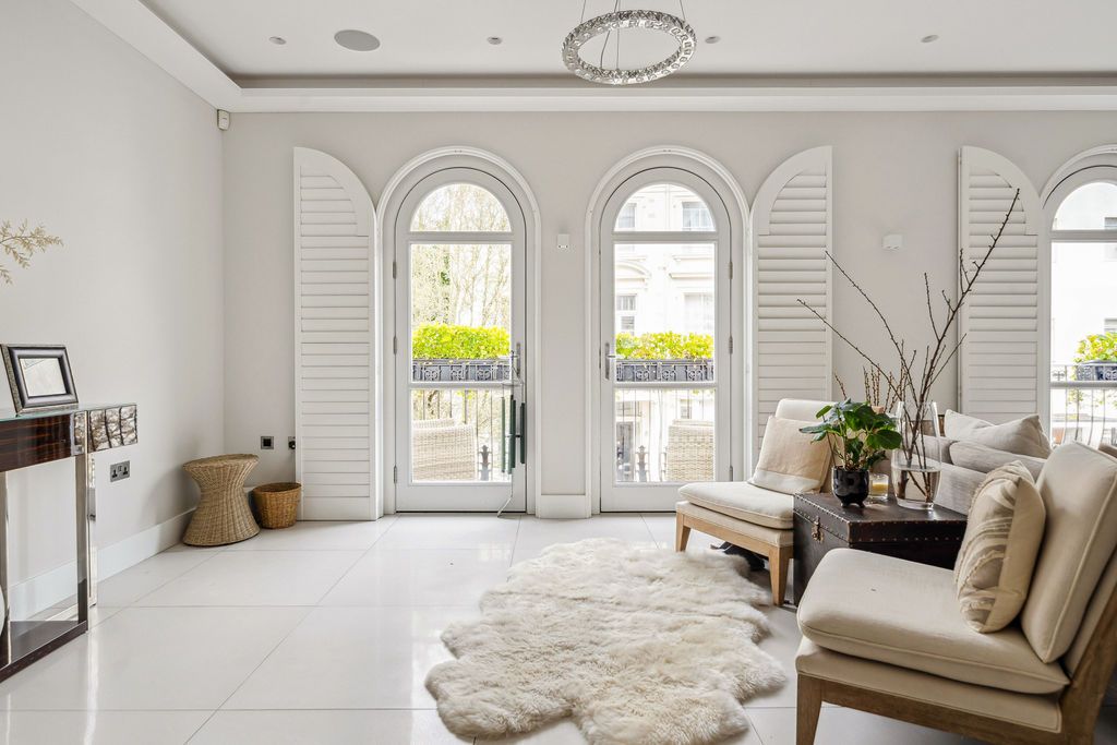 Westbourne Gardens, Bayswater W2