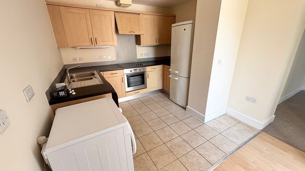 Property photo 3 of 8 Kitchen