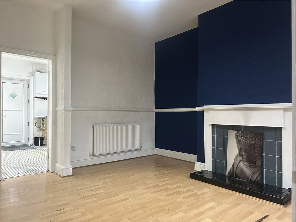 Property photo 3 of 15 Lounge