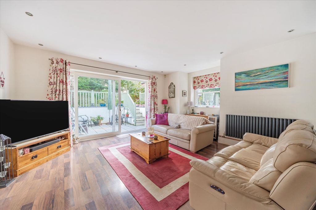 Property photo 2 of 16 Image