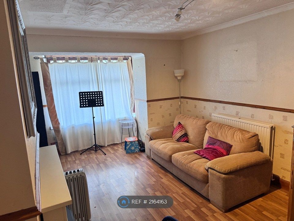 Property photo 2 of 18 Living Room