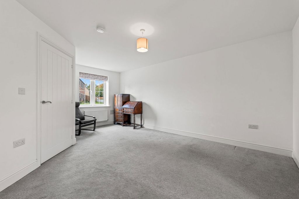 Property photo 2 of 25