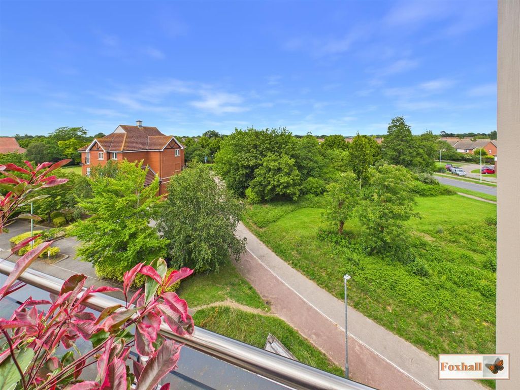 Property photo 3 of 39 Roof Terrace
