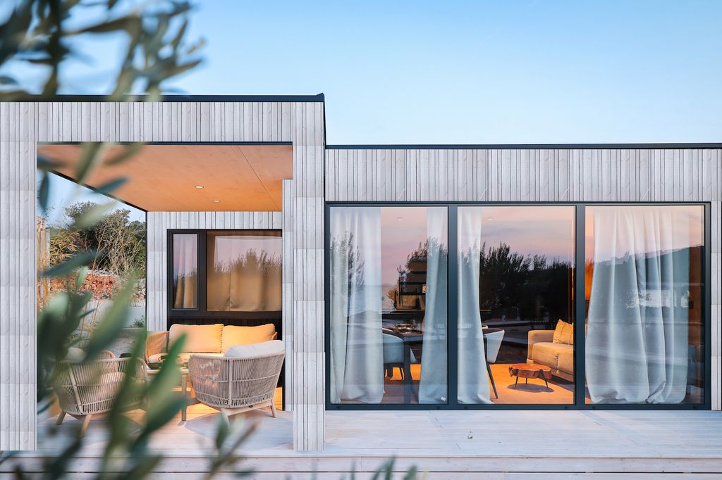 Property photo 1 of 39