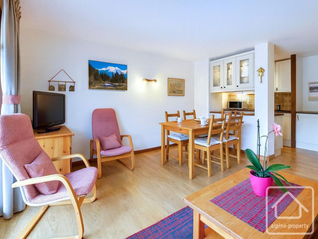 Property photo 2 of 28