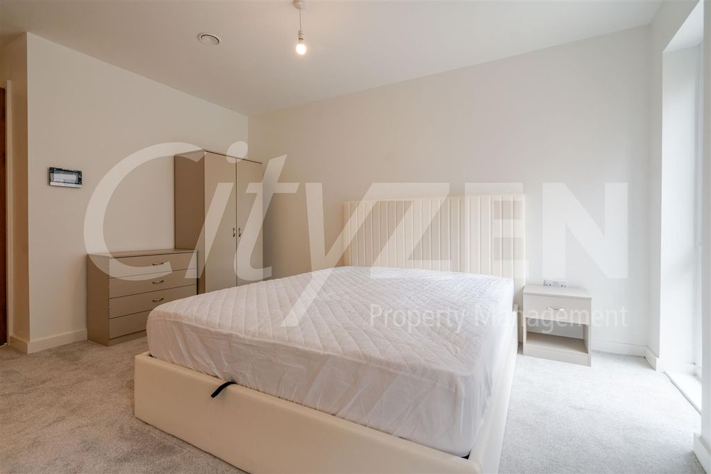 Property photo 3 of 9 Studio