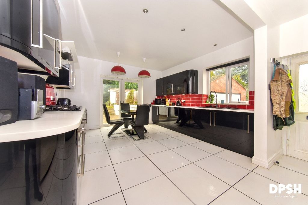 Property photo 3 of 27