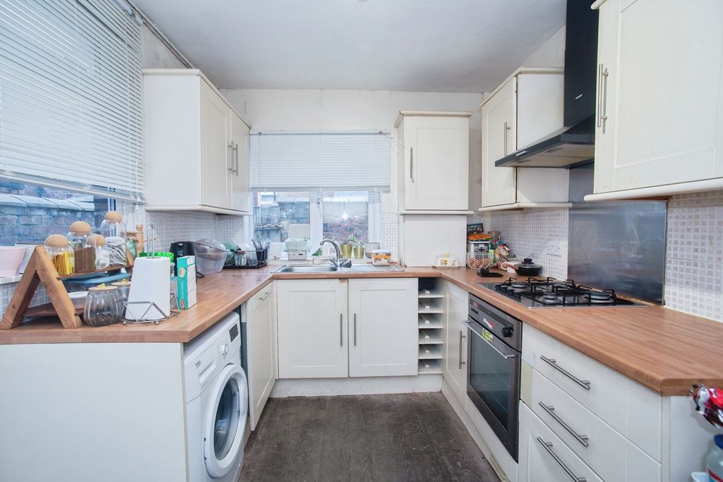 Property photo 3 of 8 Photo