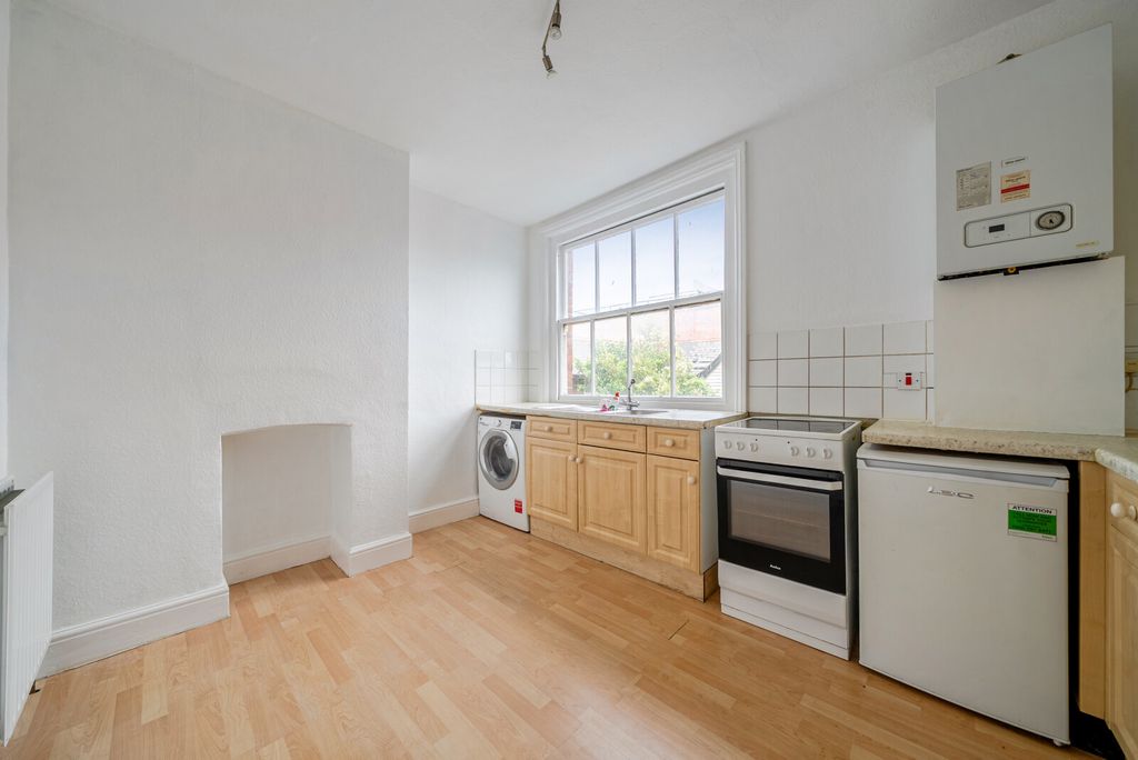 Property photo 3 of 12 1480104-12-6A300d...