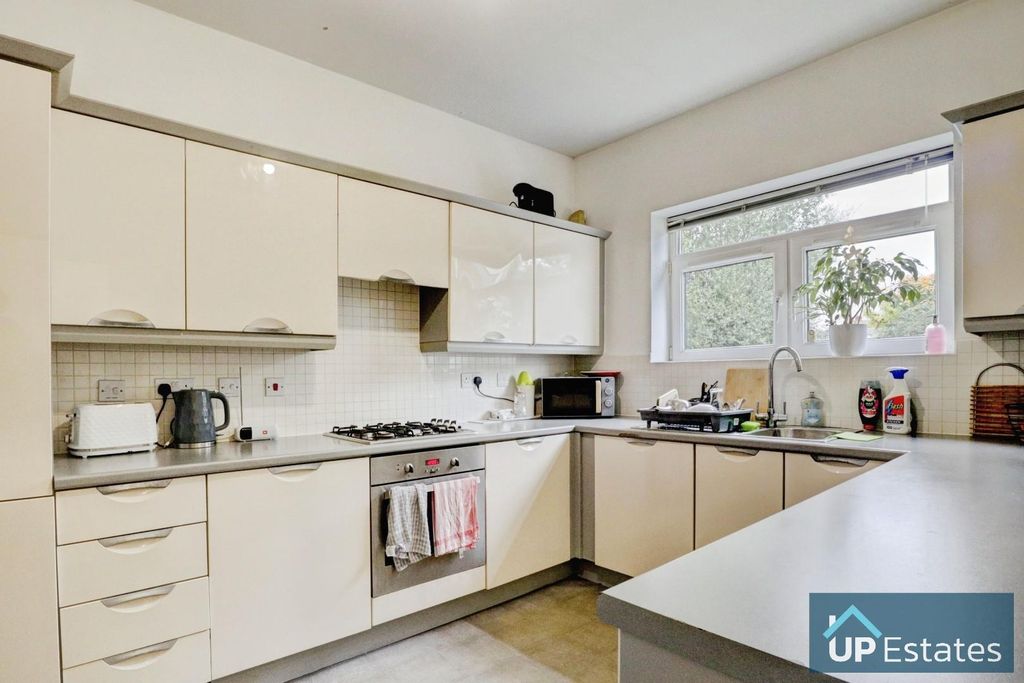 Property photo 3 of 14 Kitchen