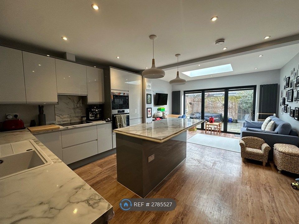 Property photo 1 of 13 Kitchen / Living Area