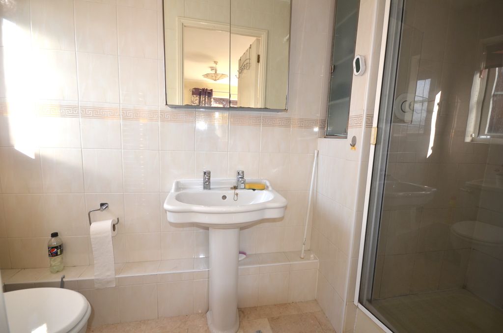 Property photo 3 of 8 Bathroom