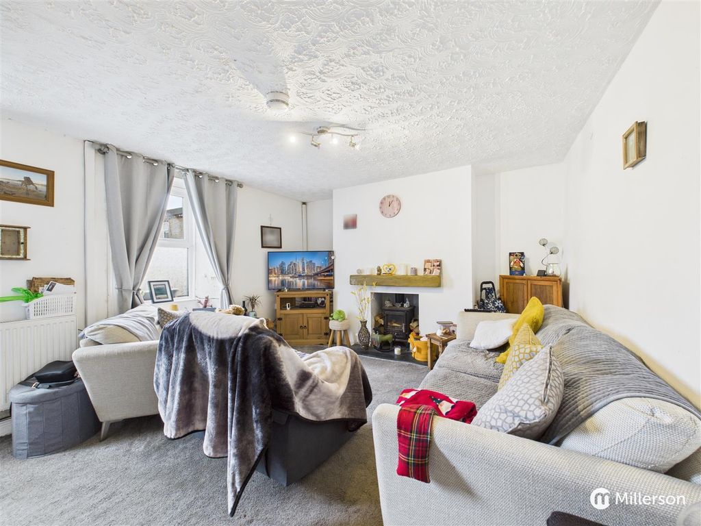 Property photo 2 of 10 Cam05092G0-Pr0112-Still003.Jpg