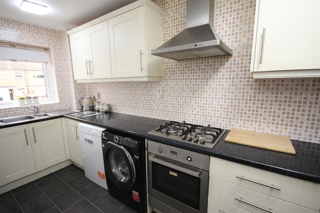 Property photo 3 of 11 Kitchen.Jpg