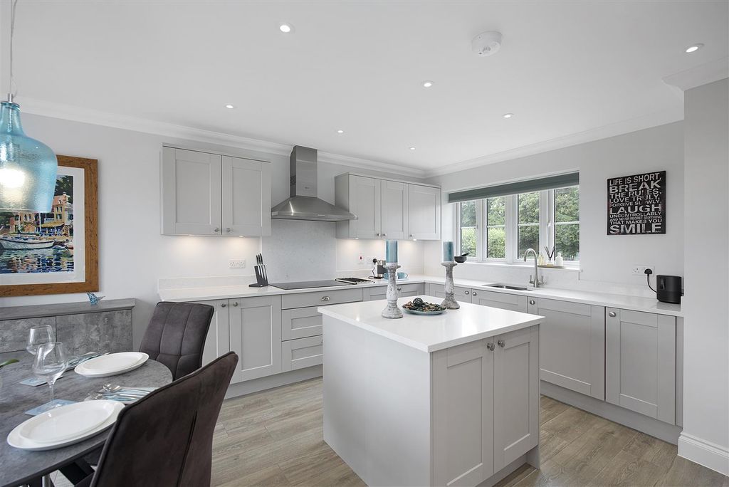 Property photo 2 of 40 White Beams Ph19.Jpg