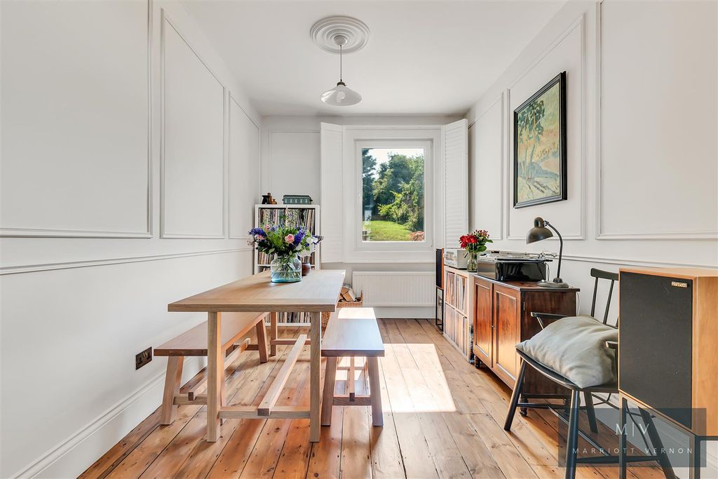 Property photo 3 of 17 Chelsham Road 41 MV-9.Jpg