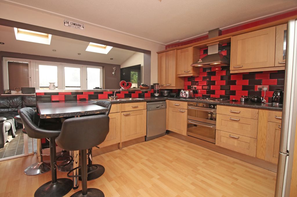 Property photo 3 of 25