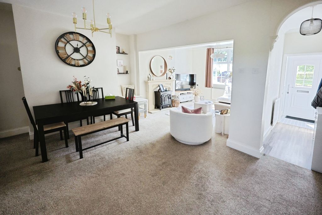 Property photo 3 of 13 Pbox-Img.Jpg