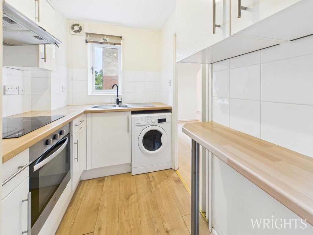 Property photo 3 of 10 Kitchen