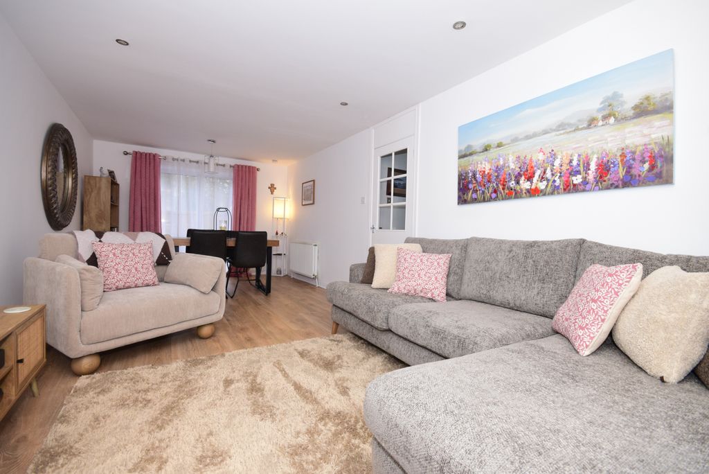 Property photo 2 of 19 Lounge/Dining