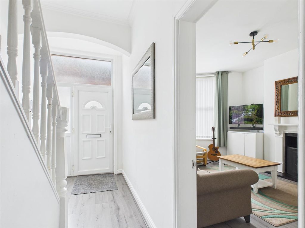 Property photo 3 of 34 Cam03604G0-Pr0247-Still028.Jpg