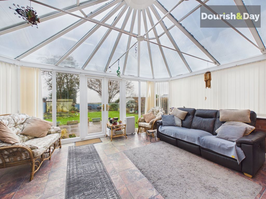 Property photo 3 of 26 Conservatory