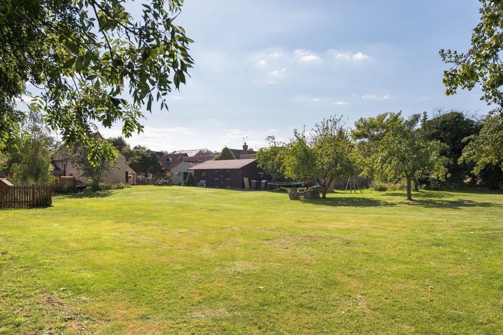 Property photo 3 of 28
