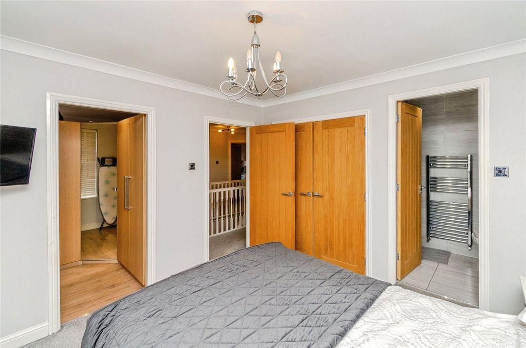 Property photo 2 of 27 Picture No. 16