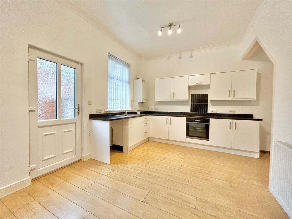 Property photo 3 of 6 Kitchen.Jpg